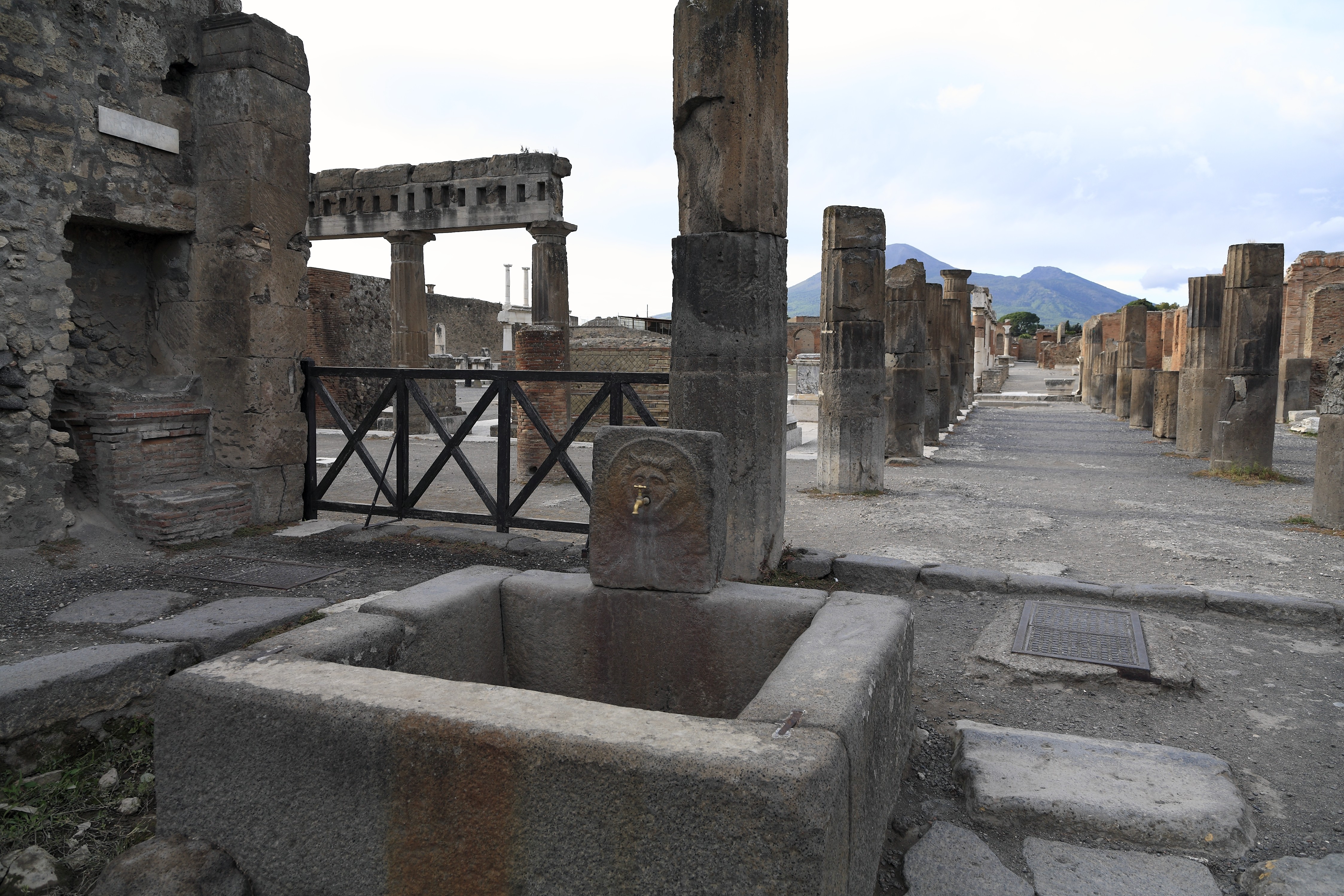 I08_134_Forum,_Brunnen