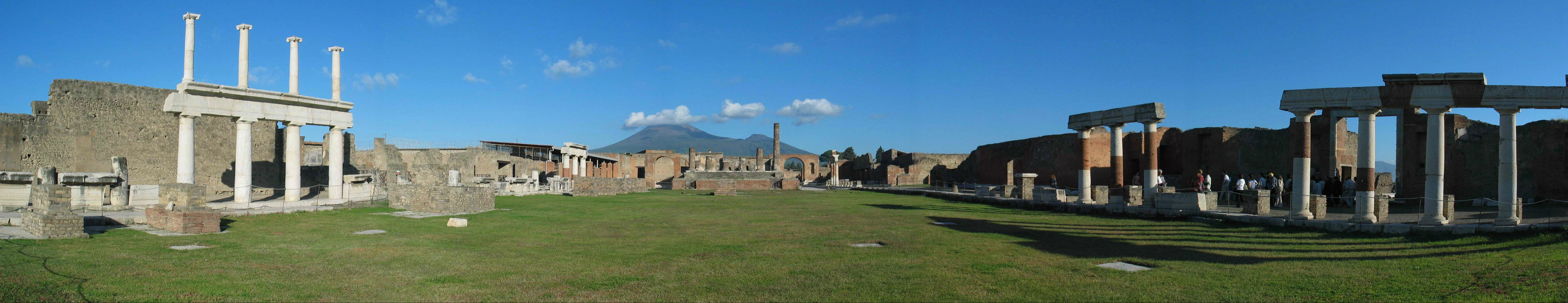 Pompeii_Forum_Panorama