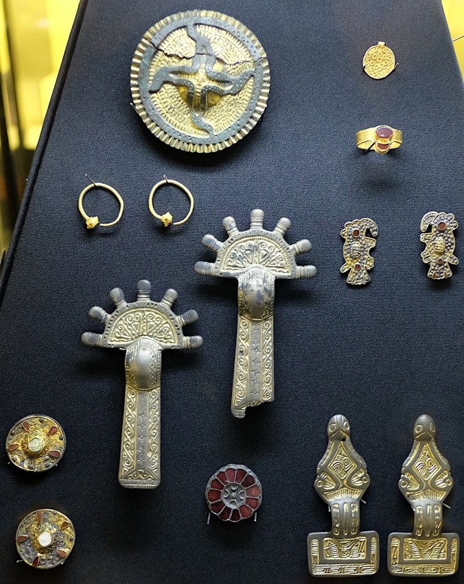 Bijoux_de_la_necropole_de_trivieres_1