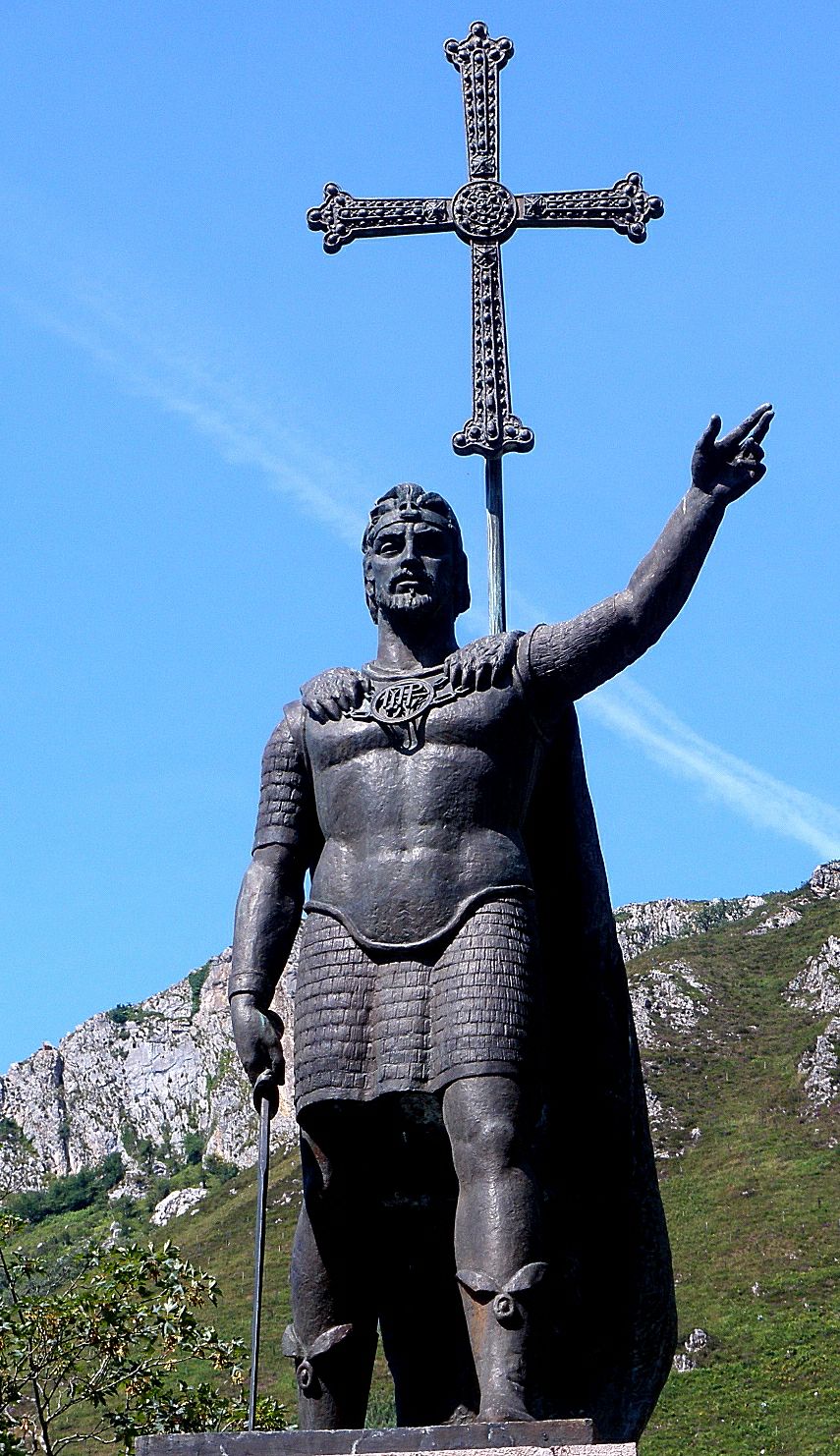 Covadonga_-_Estatua_de_Don_Pelayo_2