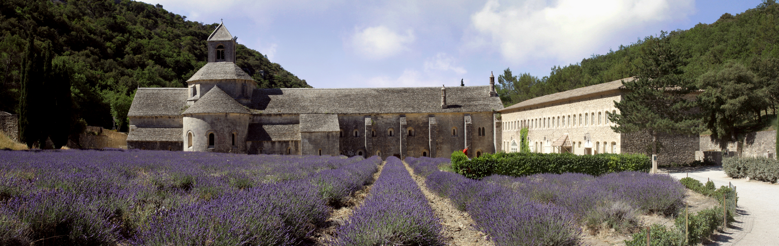 Senanque_Abbey.03_-_panoramio