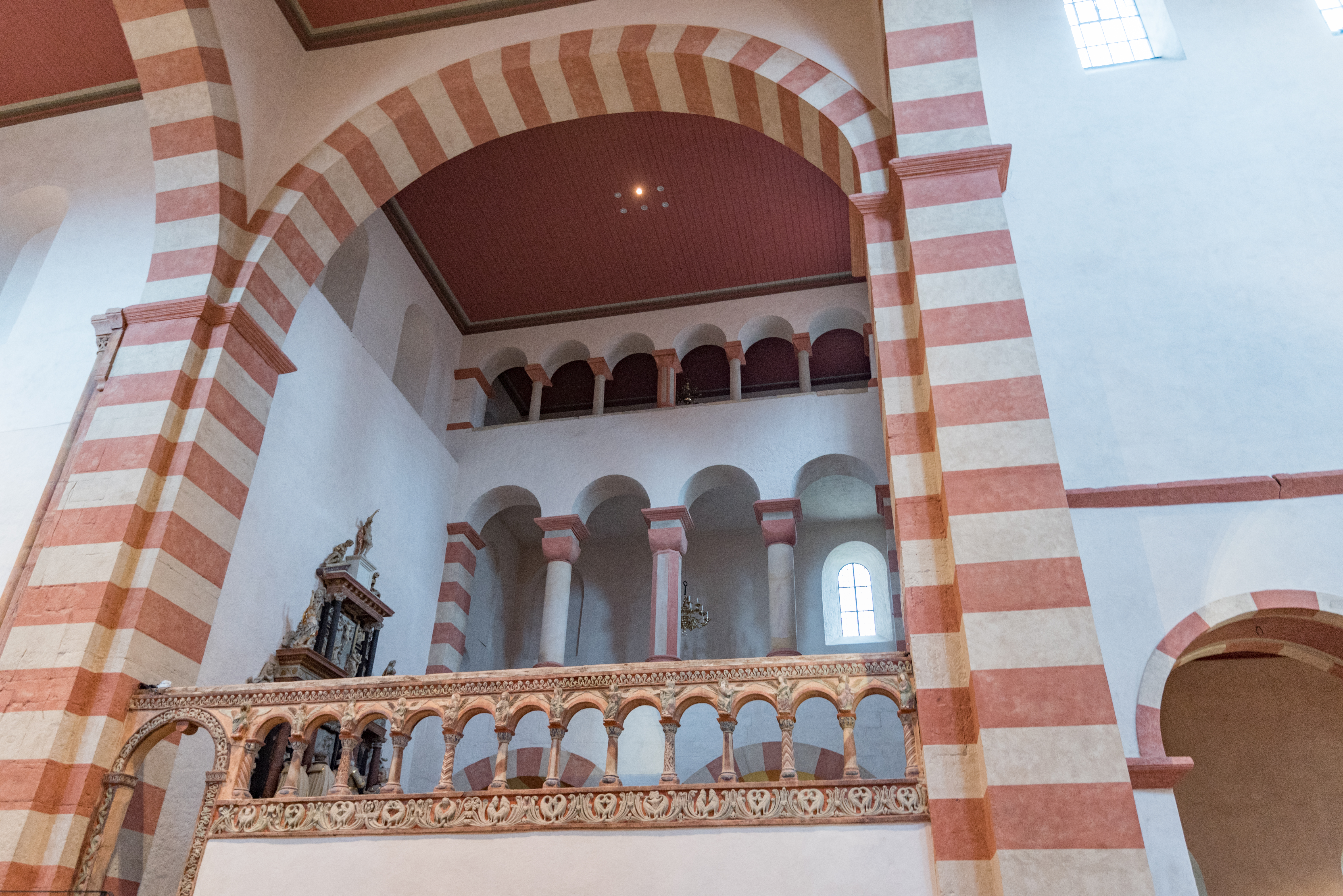 Michaelisplatz,_St._Michaelis,_Innenraum_Hildesheim_20171201-010