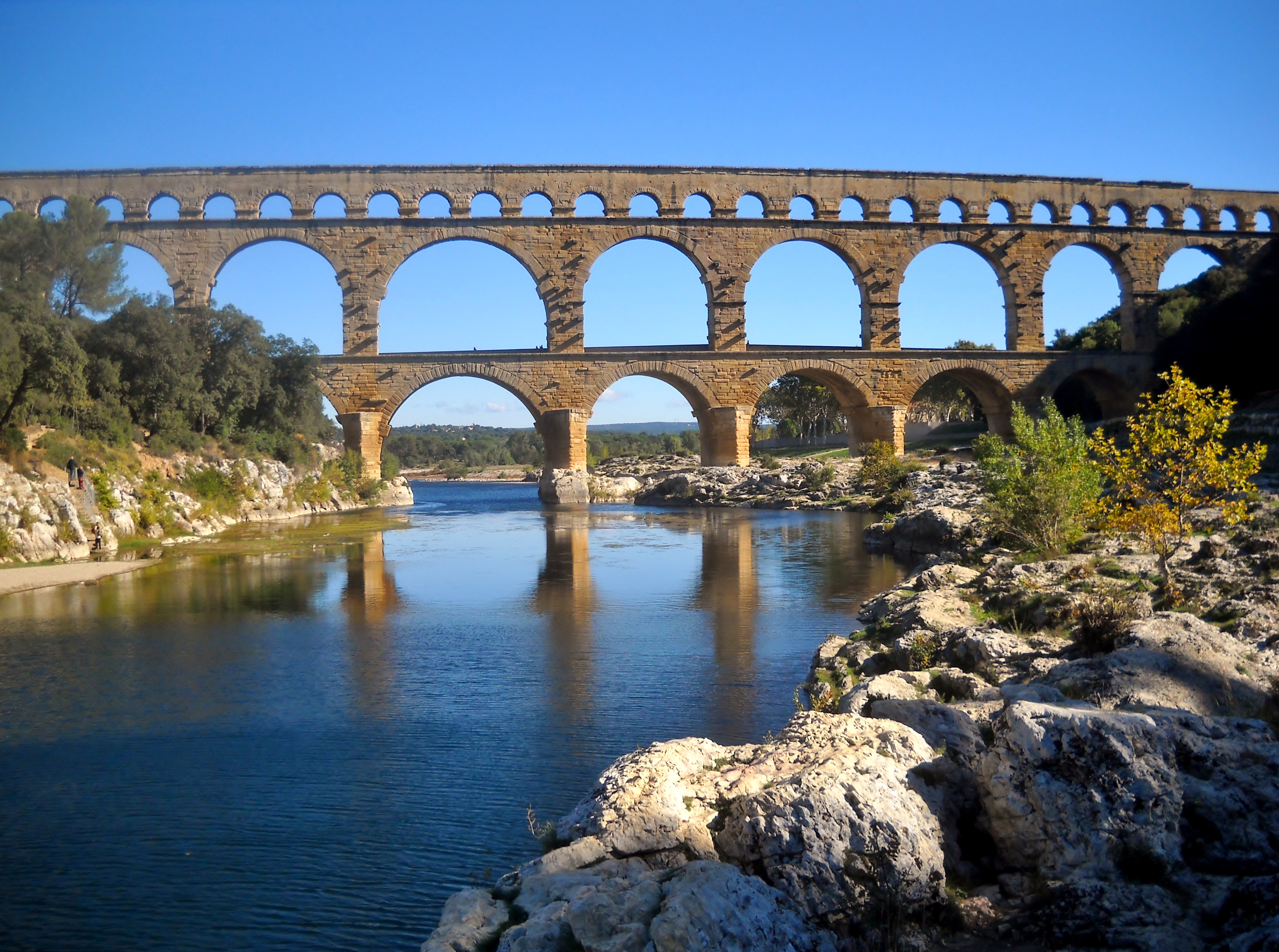 Pont_du_Gard_-_Flickr_-_uphillblok
