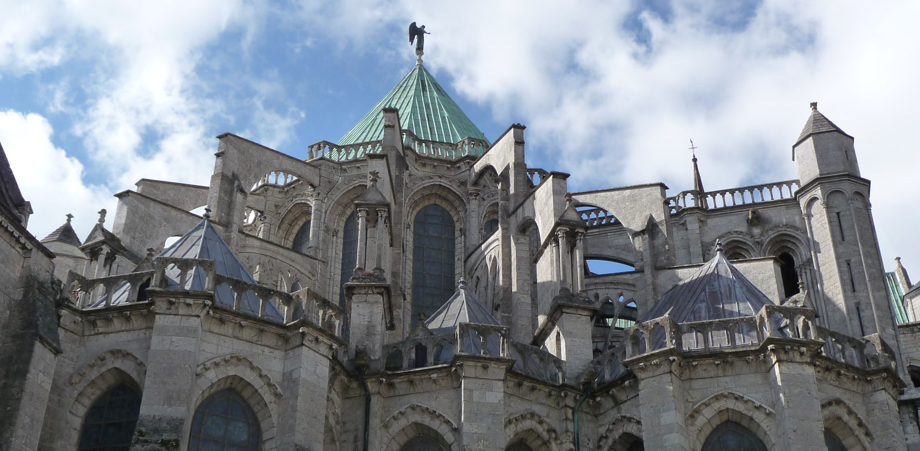 Apse_of_Cathédrale_Notre-Dame_de_Chartres