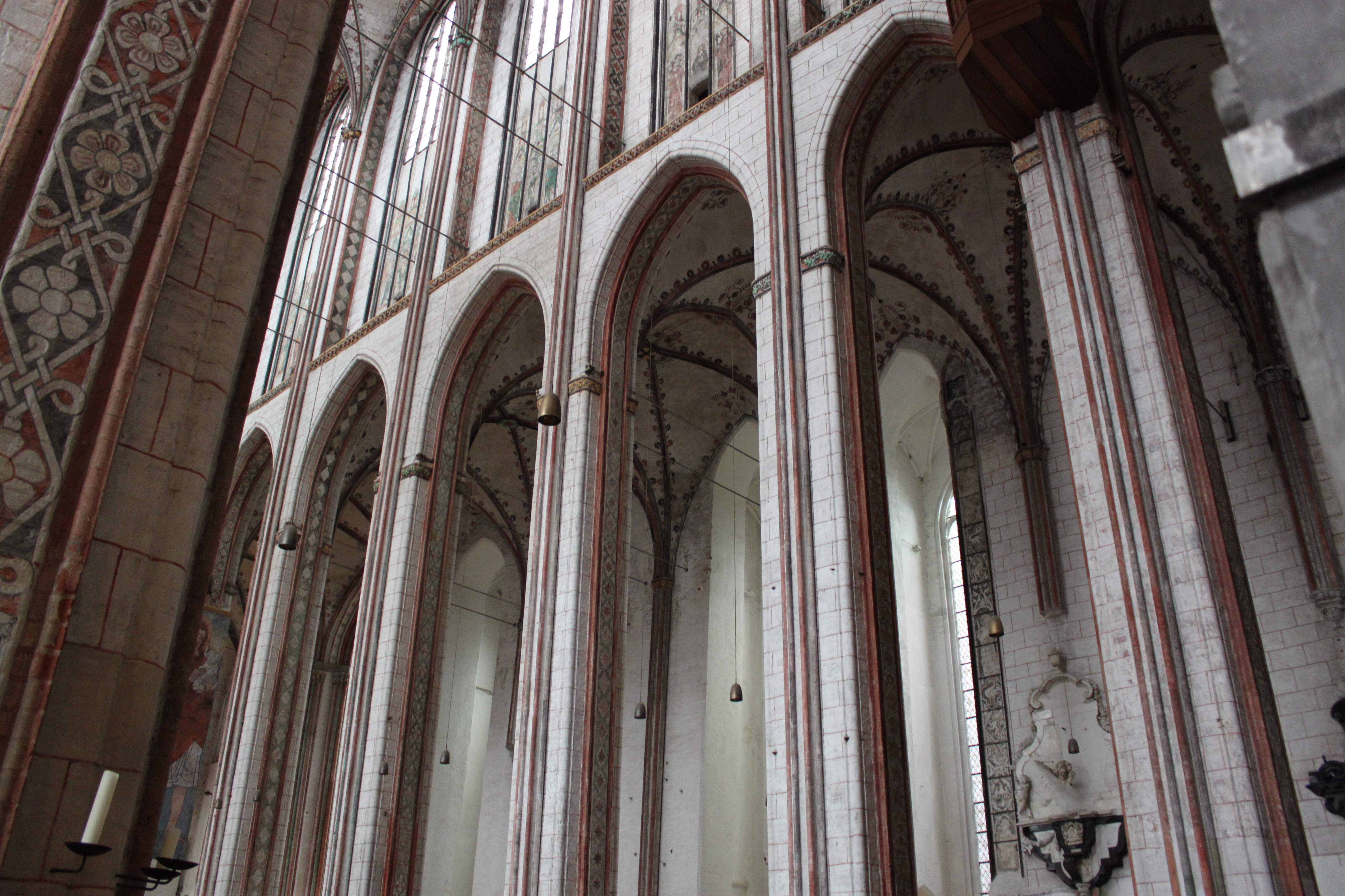 Marienkirche_Lübeck_Mittelschiff_2