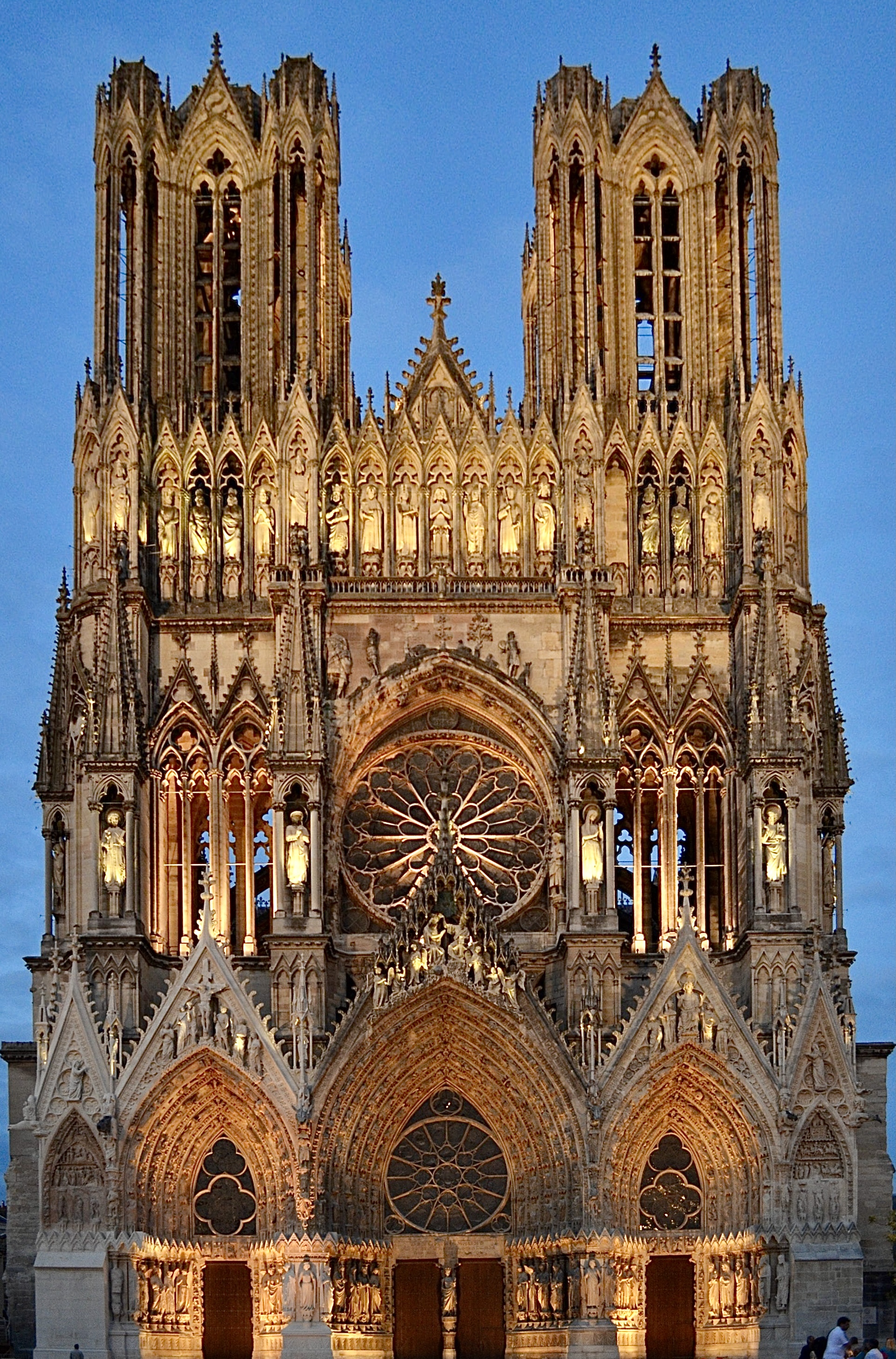 Reims_Cathédrale_Notre-Dame_5002_(fixed_angles)