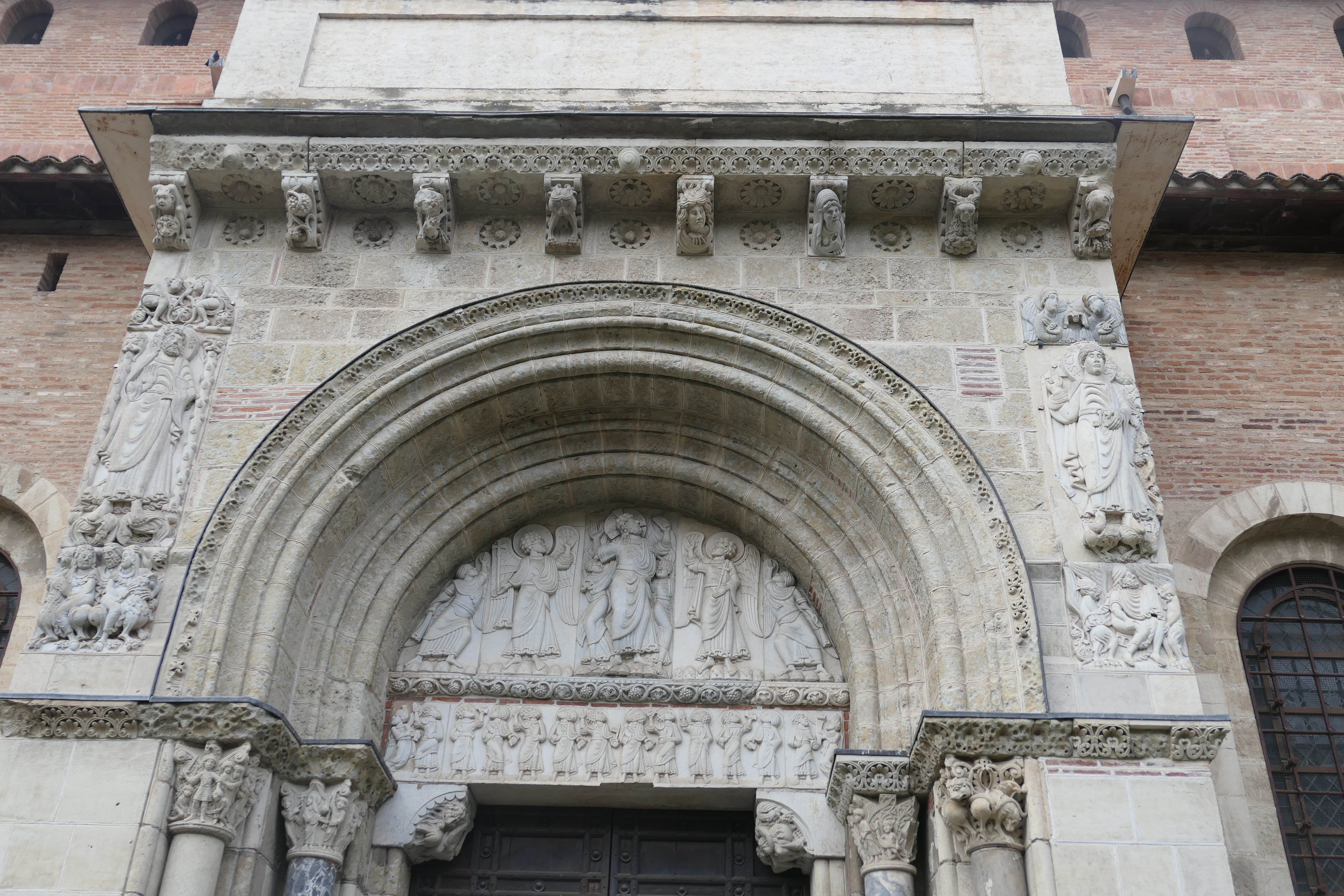 Toulouse,_Saint-Sernin,_Porte_Miègeville_Tympanon